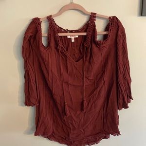 ⭐️2/$10 - BONGO cold shoulder top size medium
